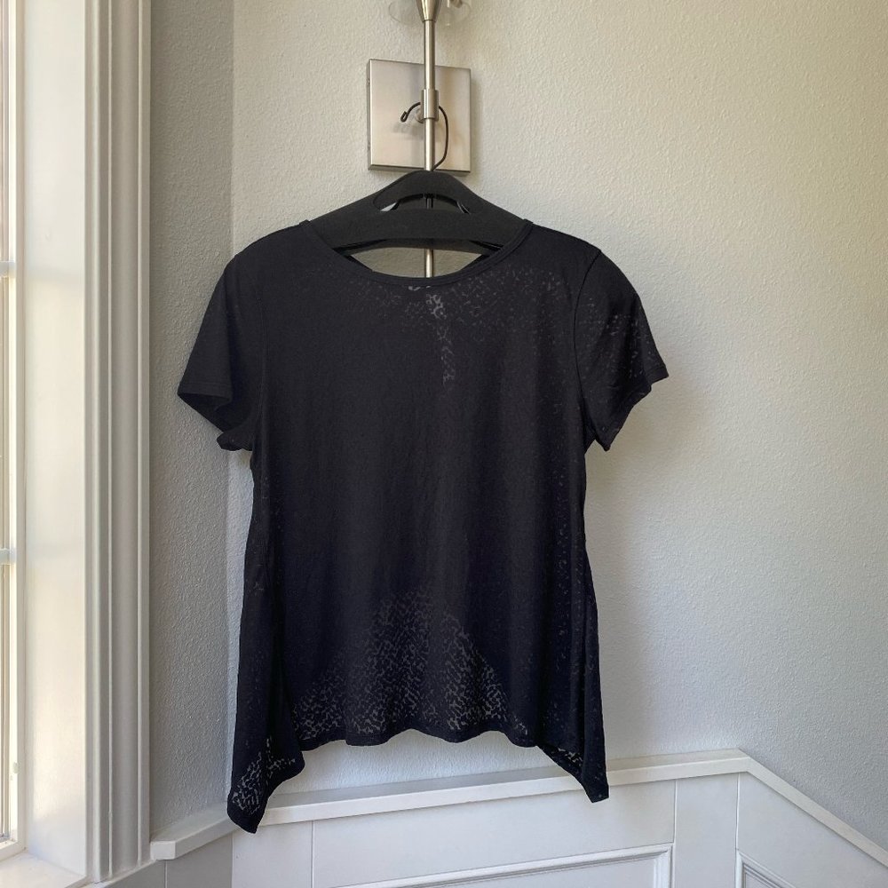 NWOT Lululemon black tee size 4
